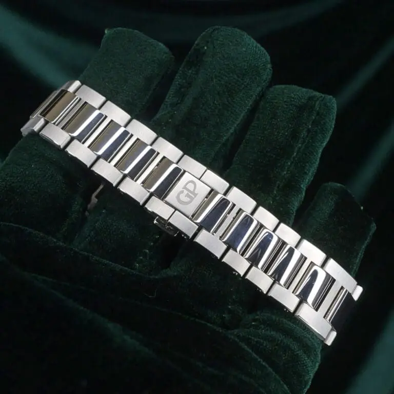 15 - buckle or clasp closed diagonal