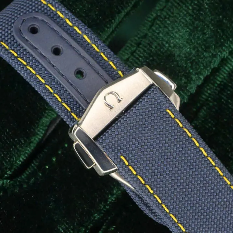 15 - buckle or clasp closed diagonal