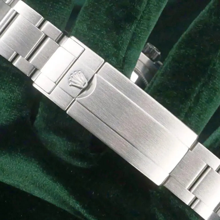 15 - buckle or clasp closed diagonal