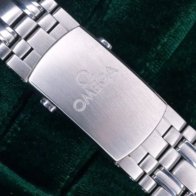 15 - buckle or clasp closed diagonal