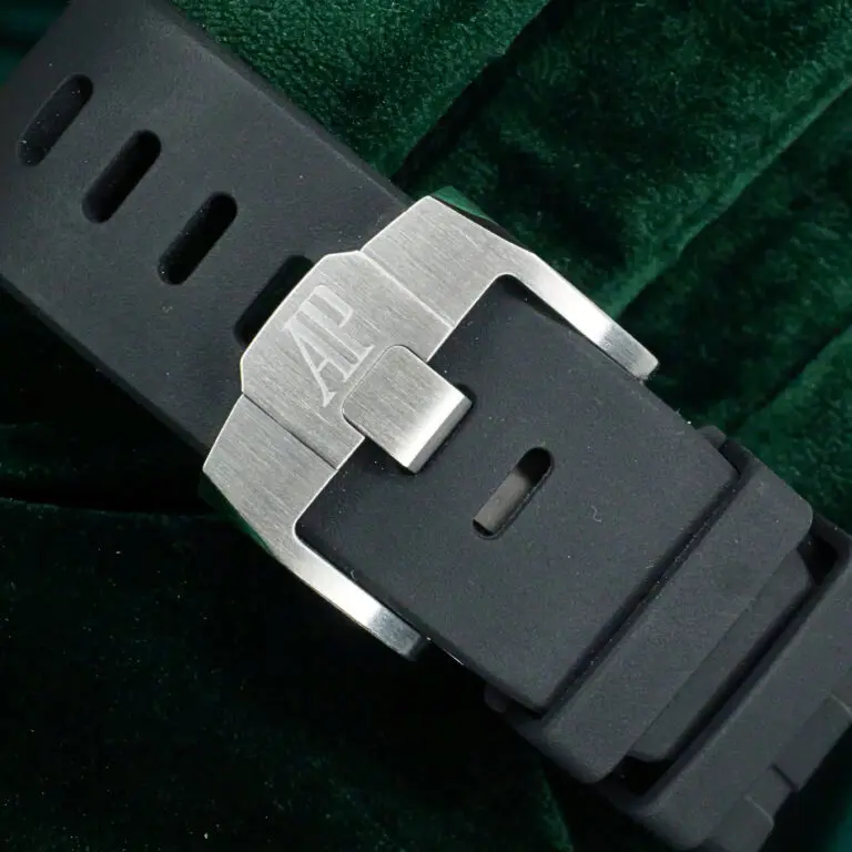 15 - buckle or clasp closed diagonal