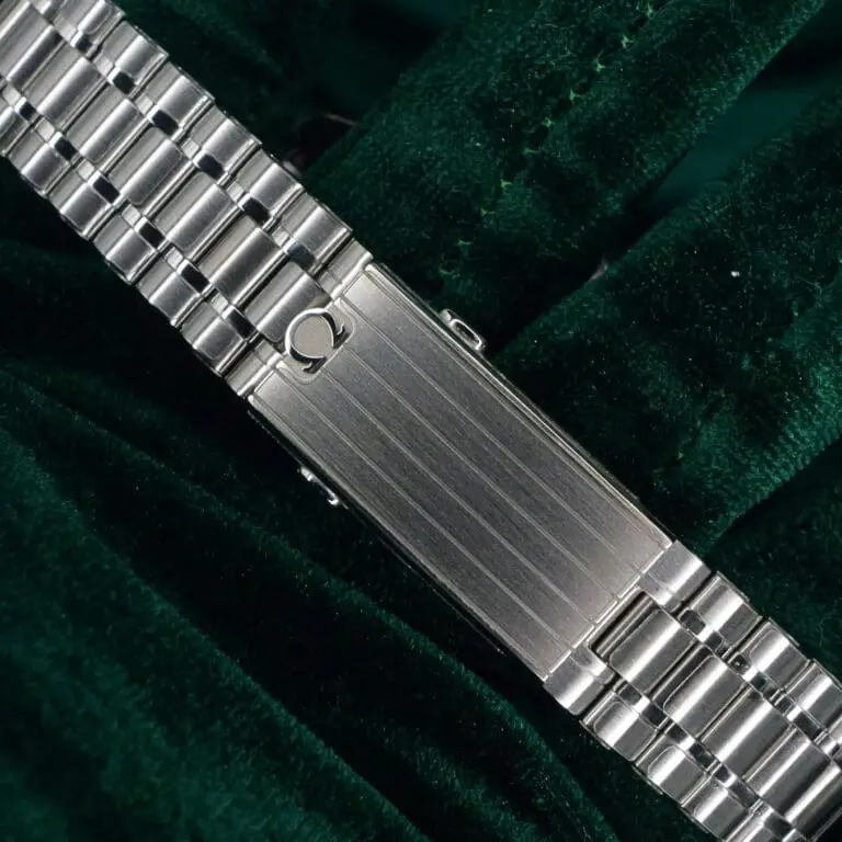 15 - buckle or clasp closed diagonal