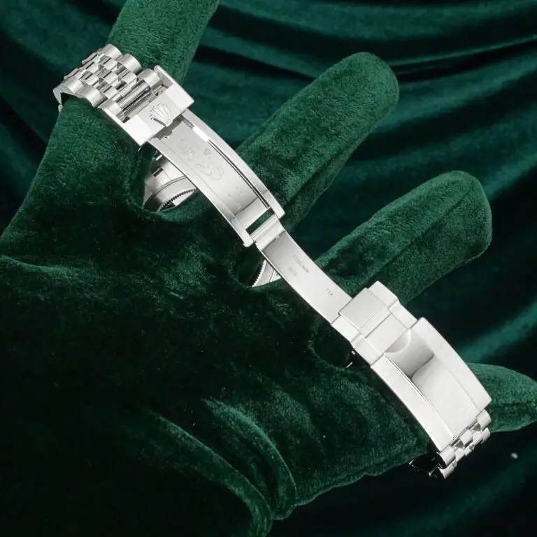 17 - buckle or clasp open