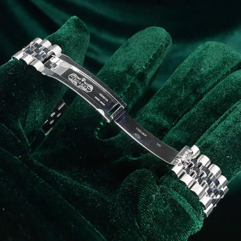 17 - buckle or clasp open