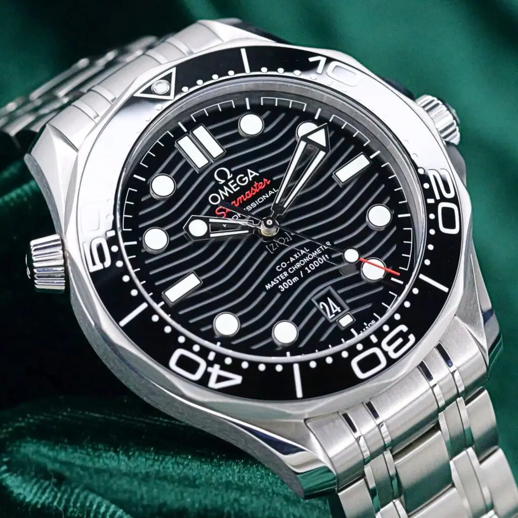 Omega Seamaster Diver 300M Black Dial Black Ceramic Bezel Stainless Steel 42mm MINT CONDITION COMPLETE SET 210.30.42.20.01.001
