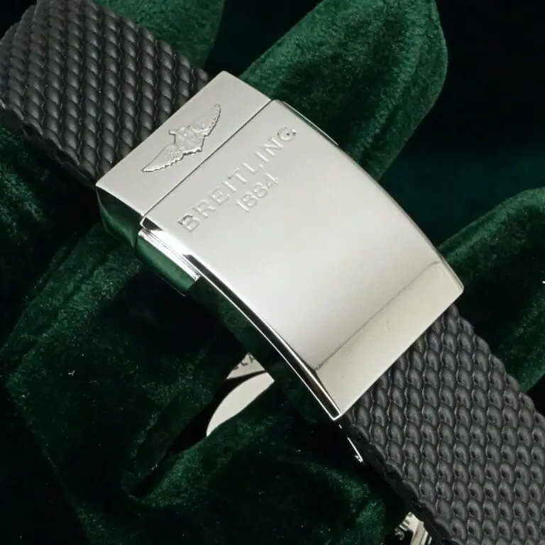 15 - buckle or clasp closed diagonal