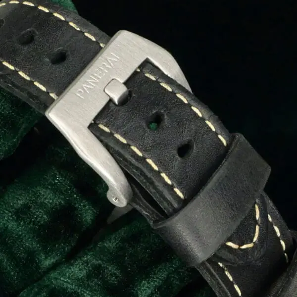 15 - buckle or clasp closed diagonal