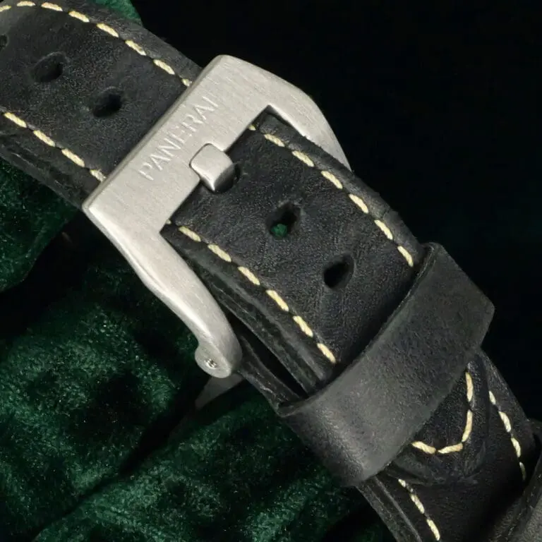 15 - buckle or clasp closed diagonal