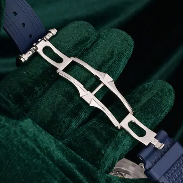 17 - buckle or clasp open