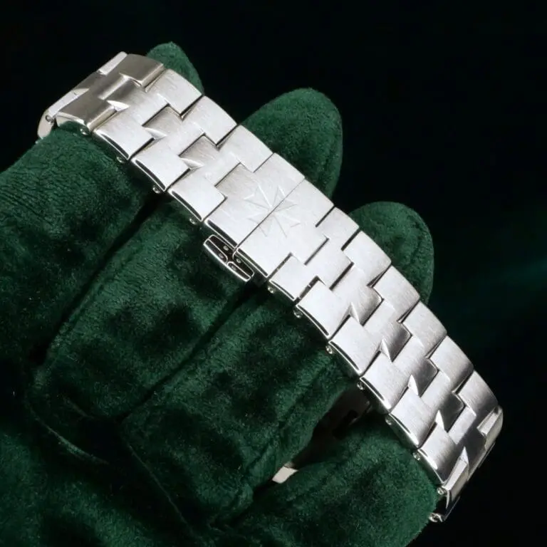 15 - buckle or clasp closed diagonal