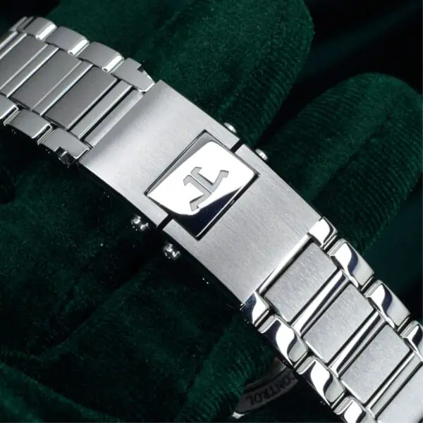 15 - buckle or clasp closed diagonal