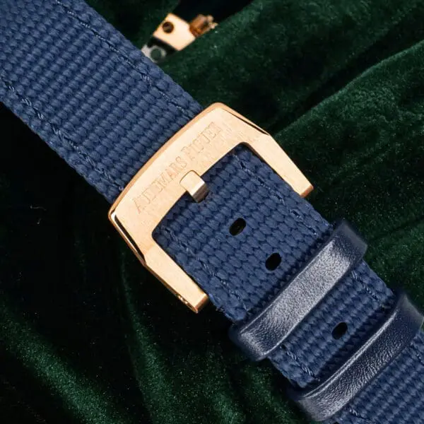 15 - buckle or clasp closed diagonal