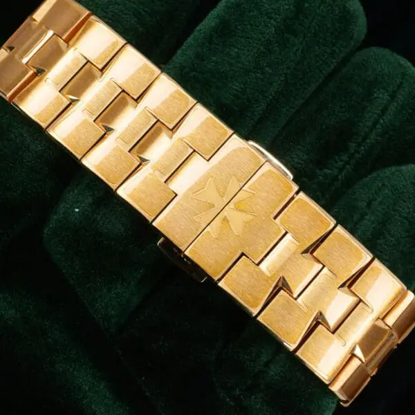 15 - buckle or clasp closed diagonal