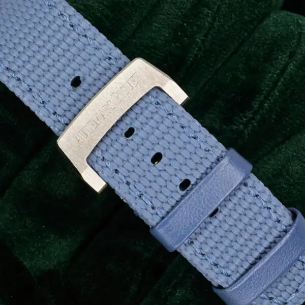 15 - buckle or clasp closed diagonal