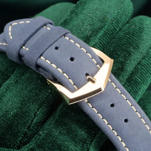 15 - buckle or clasp closed diagonal
