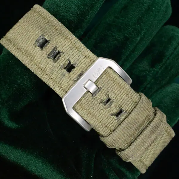 15 - buckle or clasp closed diagonal