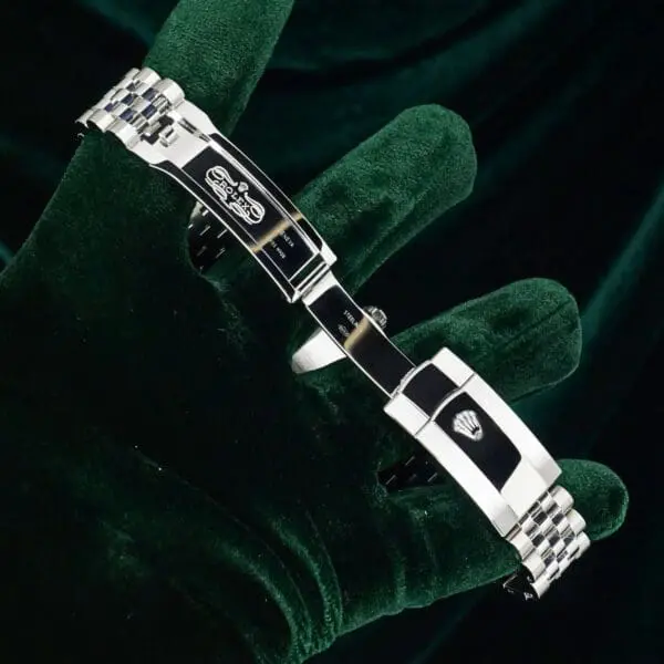 17 - buckle or clasp open
