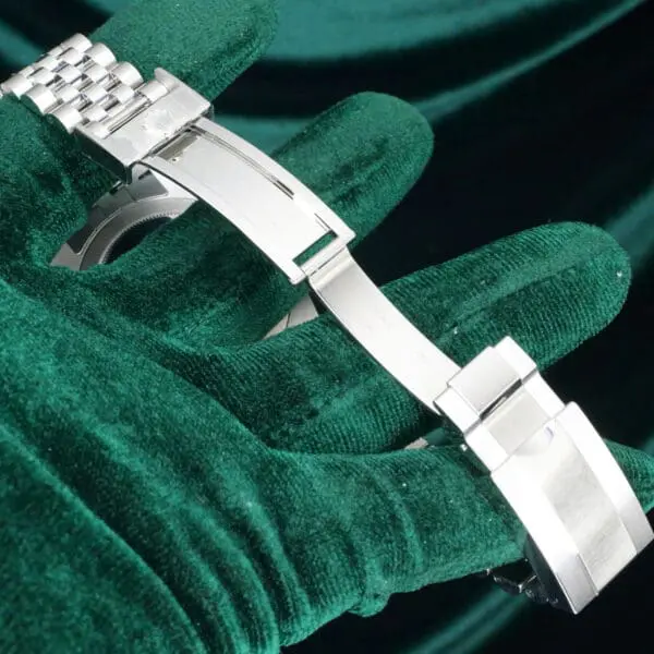 17 - buckle or clasp open