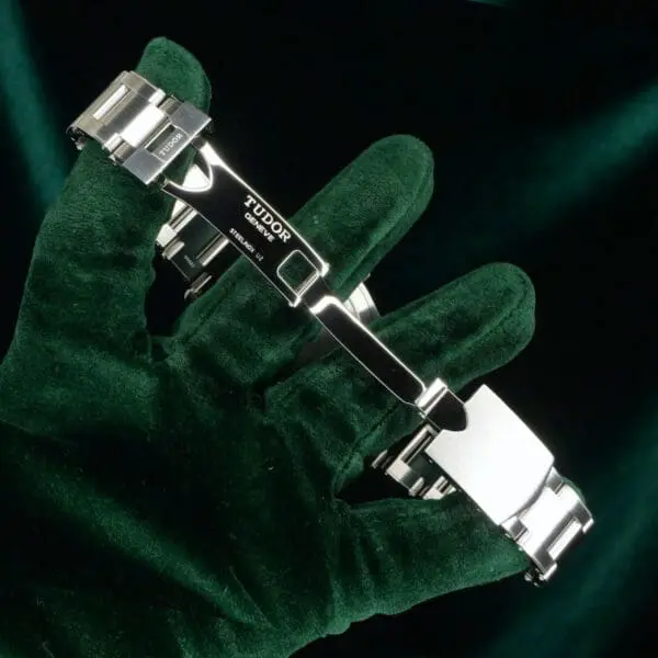 17 - buckle or clasp open