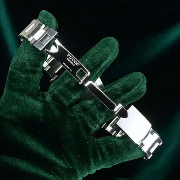 17 - buckle or clasp open