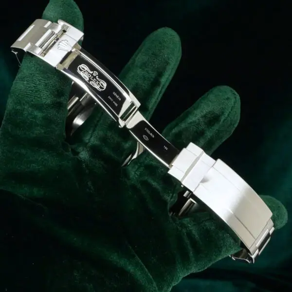 17 - buckle or clasp open