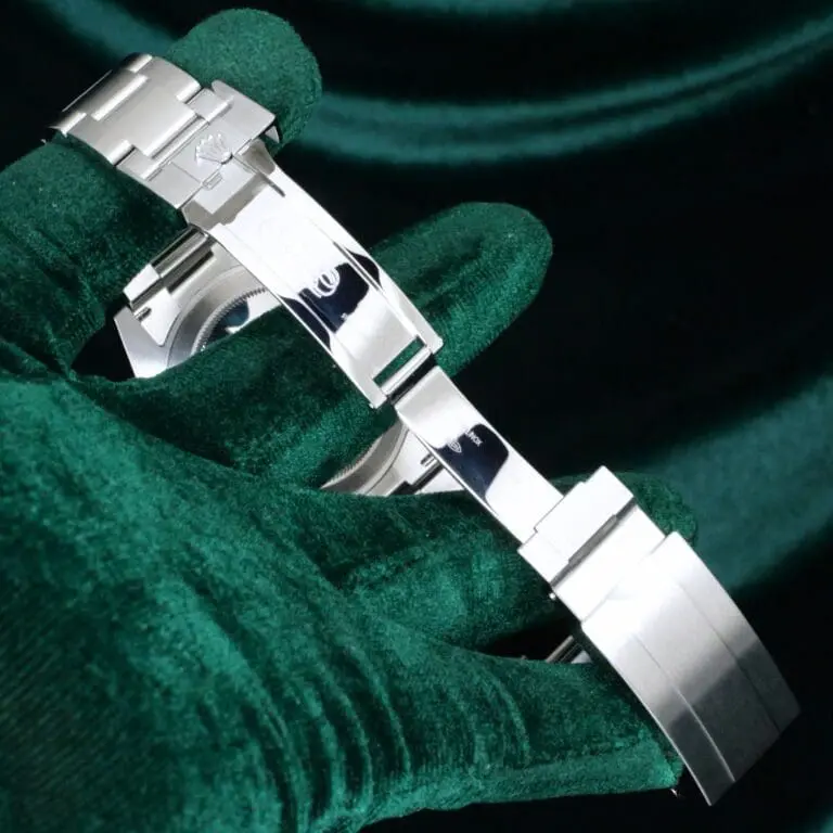 17 - buckle or clasp open