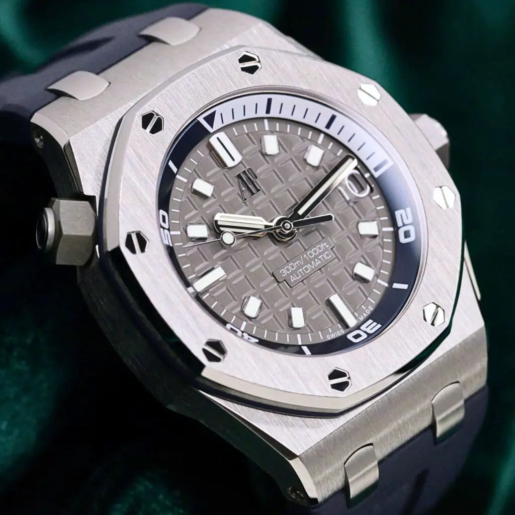 Audemars Piguet Royal Oak Offshore Diver Grey Dial Blue Rubber Strap Stainless Steel 42mm MINT CONDITION COMPLETE SET 15720ST.OO.A009CA.01