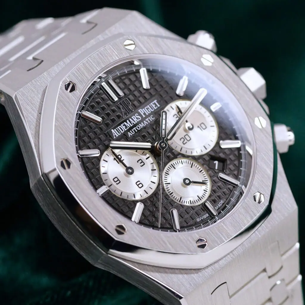 Audemars Piguet Royal Oak Chronograph "Reverse Panda" Black Dial Silver Subdials Stainless Steel 41mm MINT CONDITION COMPLETE SET 26331ST