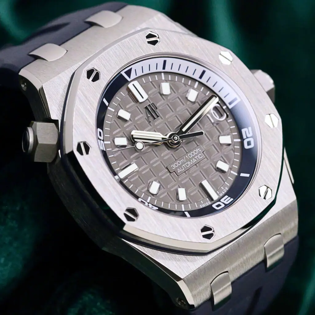 Audemars Piguet Royal Oak Offshore Diver Grey Dial Blue Rubber Strap Stainless Steel 42mm MINT CONDITION COMPLETE SET 15720ST.OO.A009CA.01