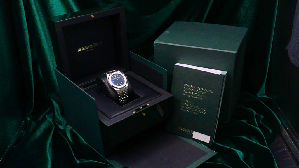 AP Royal Oak _Jumbo_ Extra-Thin 15202ST.OO.1240ST.01 - Box & Papers