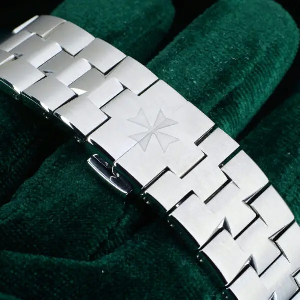 15 - buckle or clasp closed diagonal