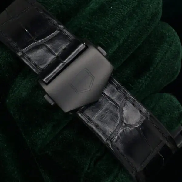 15 - buckle or clasp closed diagonal