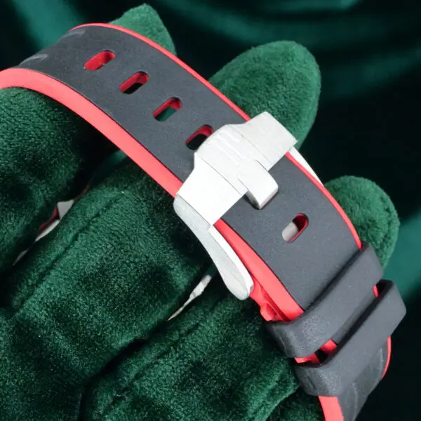 15 - buckle or clasp closed diagonal