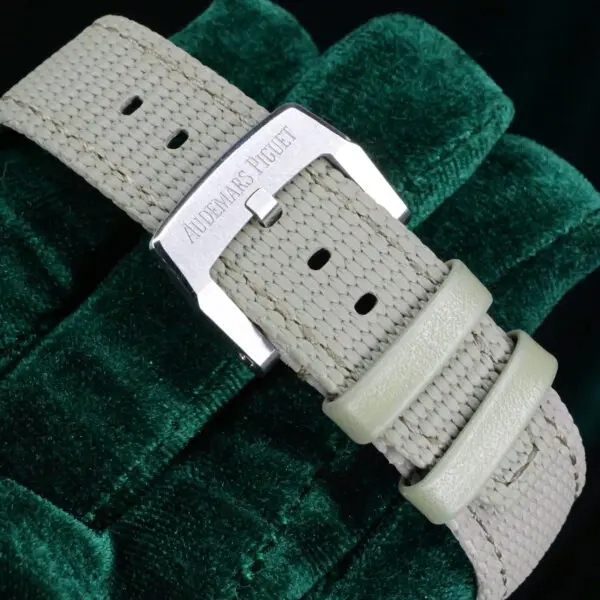 15 - buckle or clasp closed diagonal