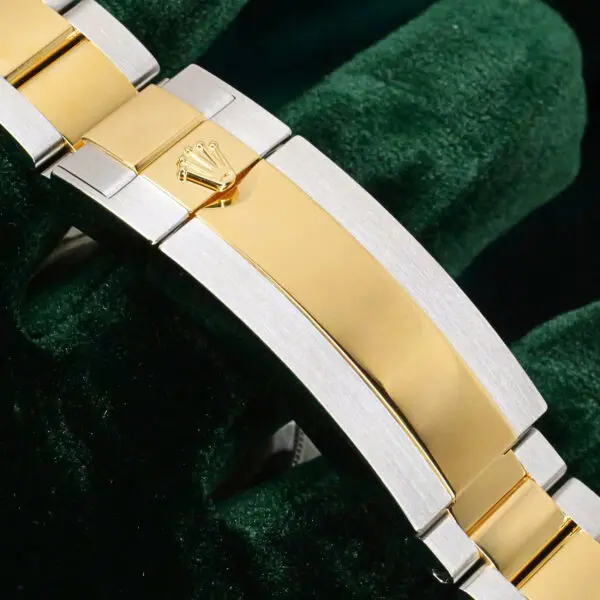 15 - buckle or clasp closed diagonal