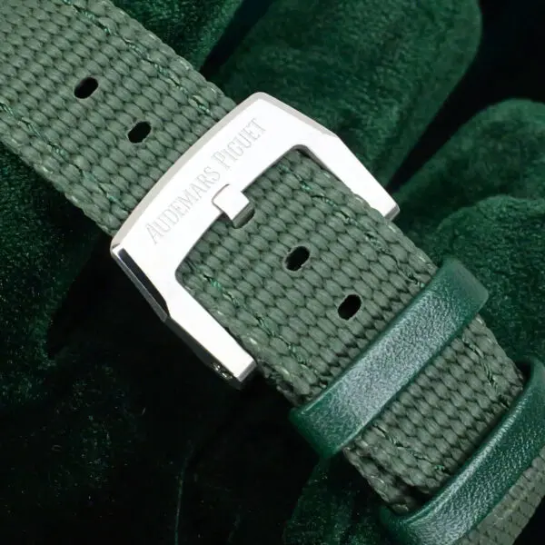 15 - buckle or clasp closed diagonal