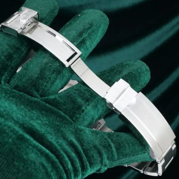 17 - buckle or clasp open