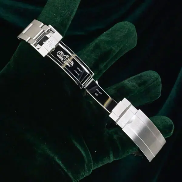 17 - buckle or clasp open