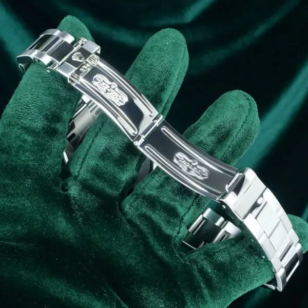 17 - buckle or clasp open