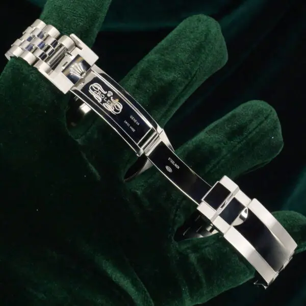 17 - buckle or clasp open
