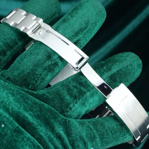 17 - buckle or clasp open