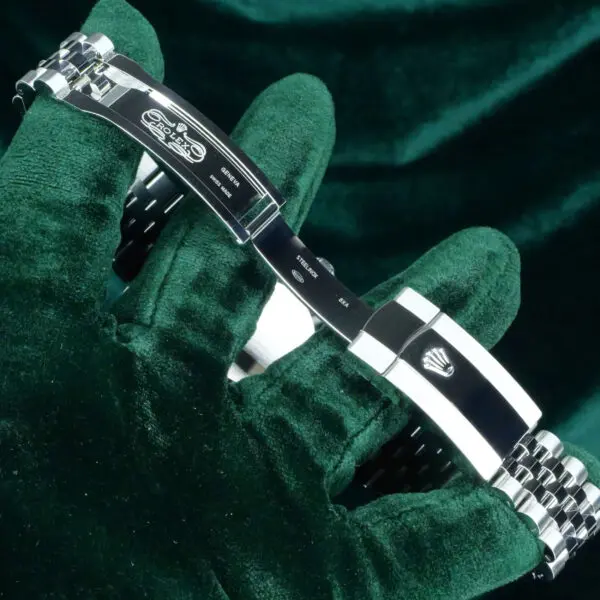 17 - buckle or clasp open