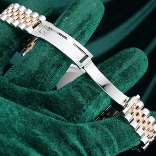 17 - buckle or clasp open
