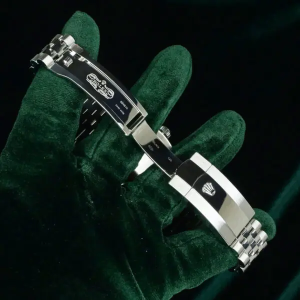 17 - buckle or clasp open