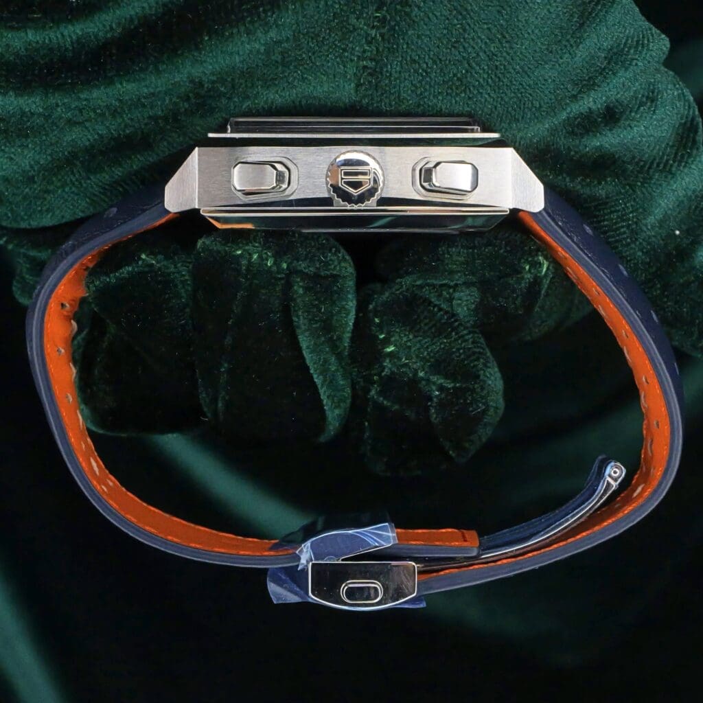 Tag Heuer CBL2115.FC6494 crown side case with bracelet