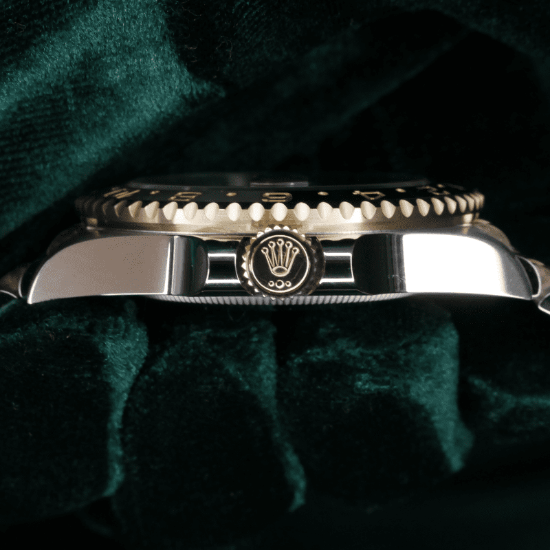 Rolex 126713GRNR GMT-Master II Bumblebee crown side case