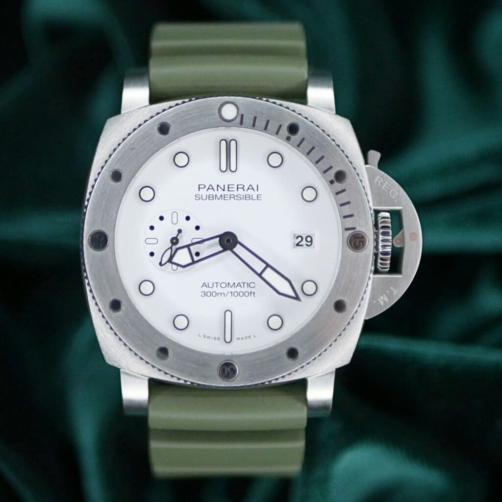 Panerai Luminor Submersible QuarantaQuattro Bianco 44mm White Dial Stainless Steel COMPLETE SET MINT CONDITION Extra Strap PAM01226