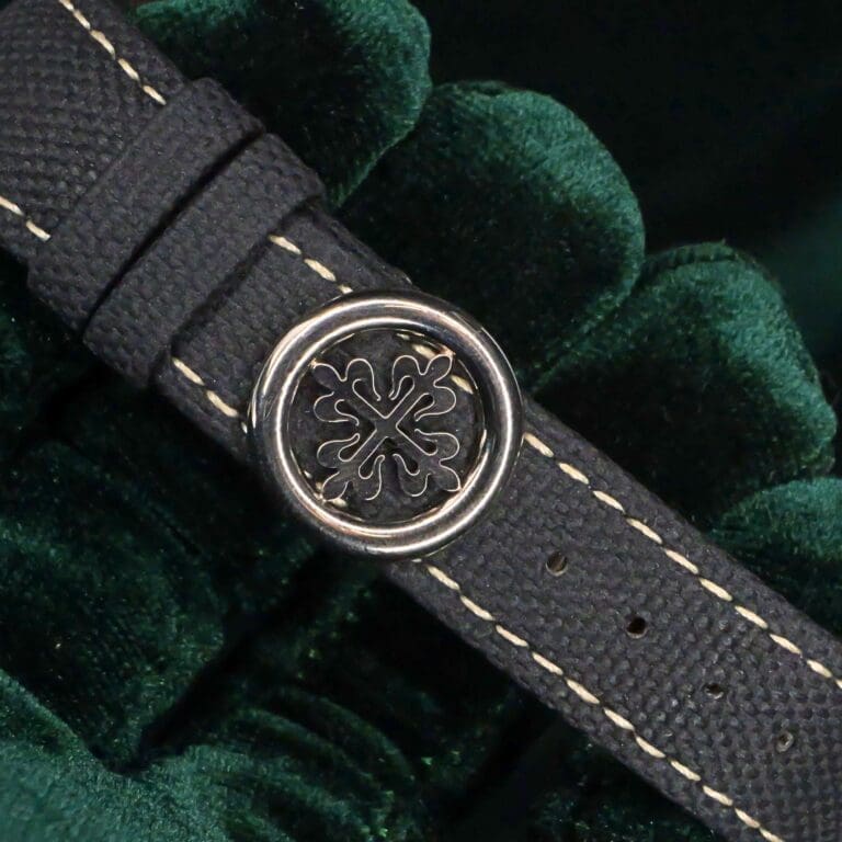 17 - buckle or clasp closed diagonal