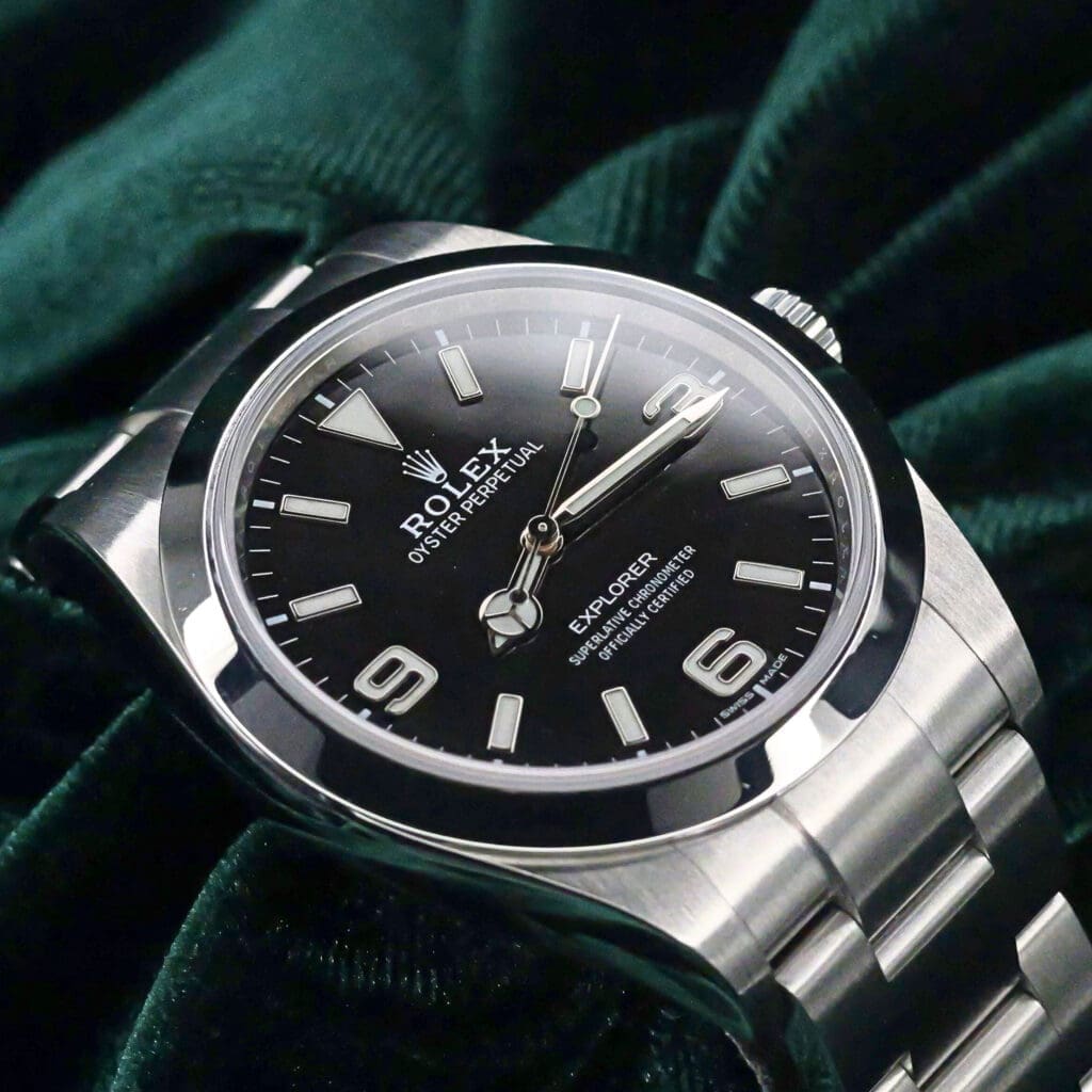 Rolex Explorer Black Dial Stainless Steel 39mm MINT CONDITION COMPLETE SET 214270