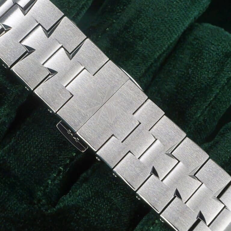 15 - buckle or clasp closed diagonal